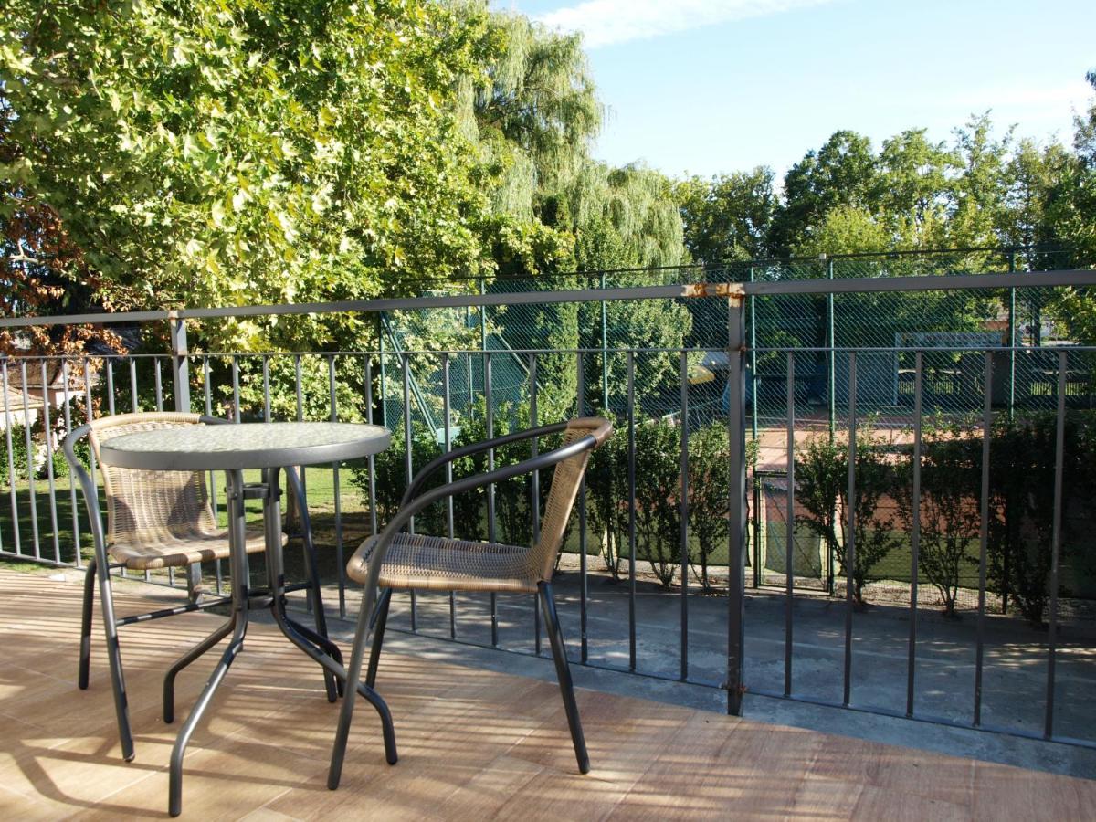 Garden Club Panzió Acomodação com café da manhã Balatonmáriafürdő Exterior foto