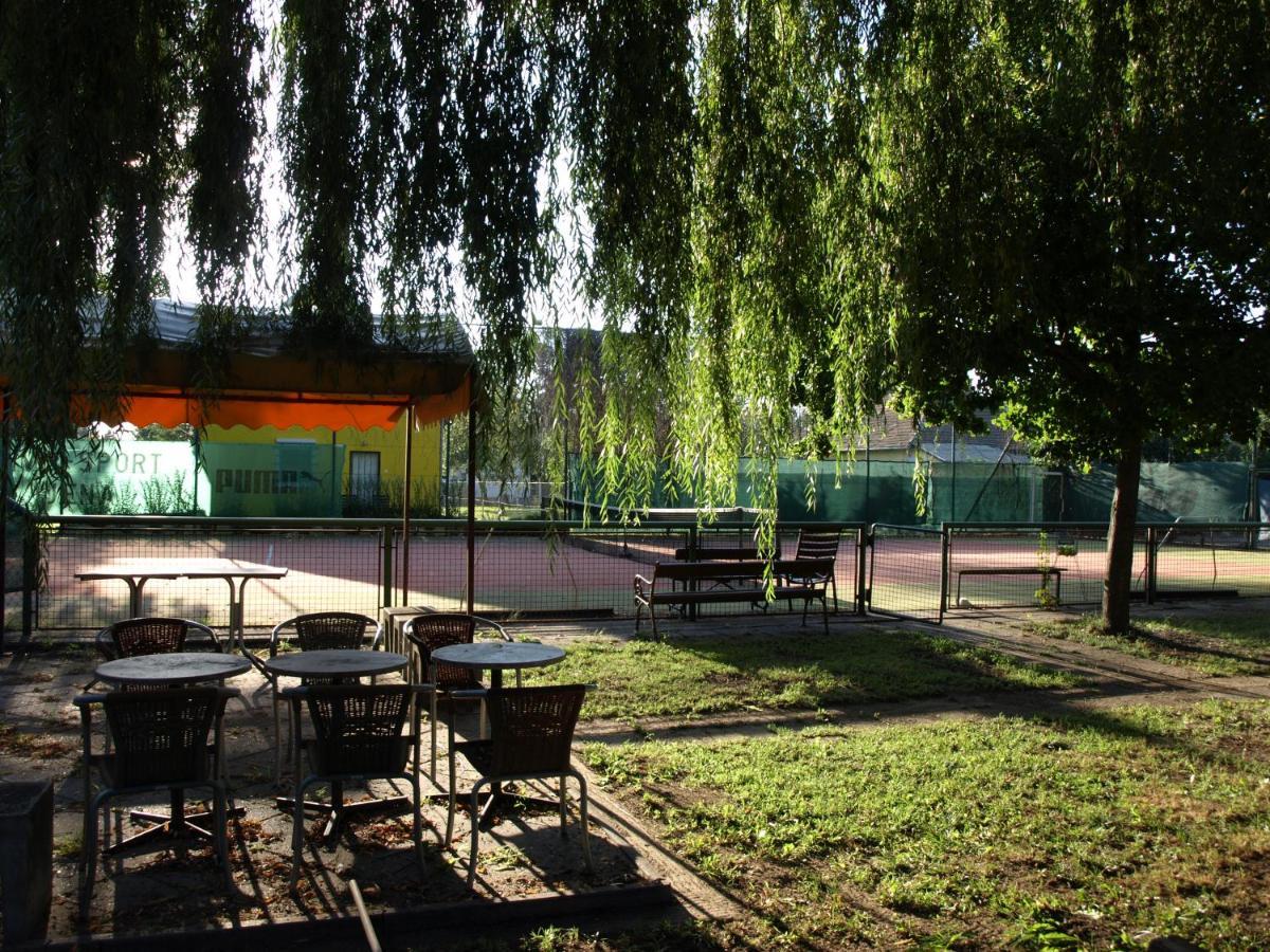 Garden Club Panzió Acomodação com café da manhã Balatonmáriafürdő Exterior foto