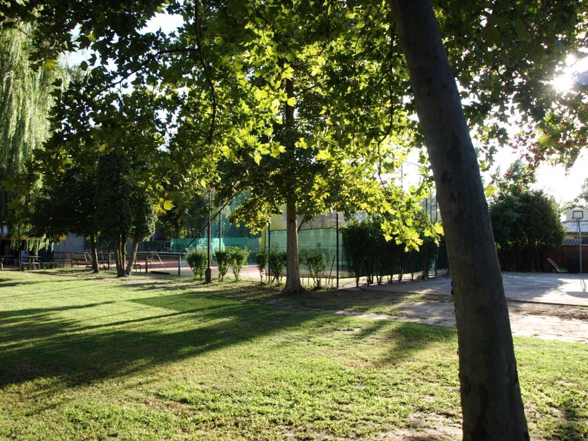 Garden Club Panzió Acomodação com café da manhã Balatonmáriafürdő Exterior foto