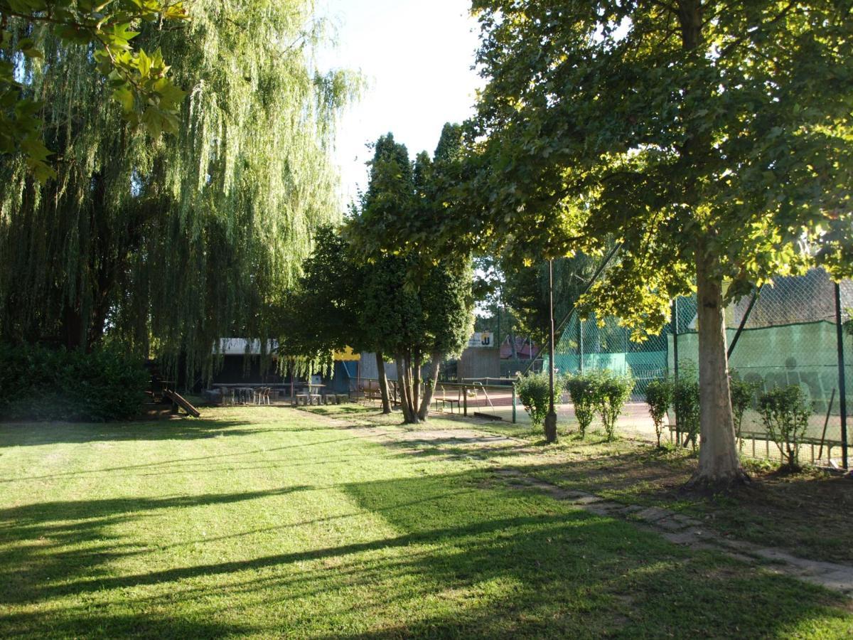 Garden Club Panzió Acomodação com café da manhã Balatonmáriafürdő Exterior foto