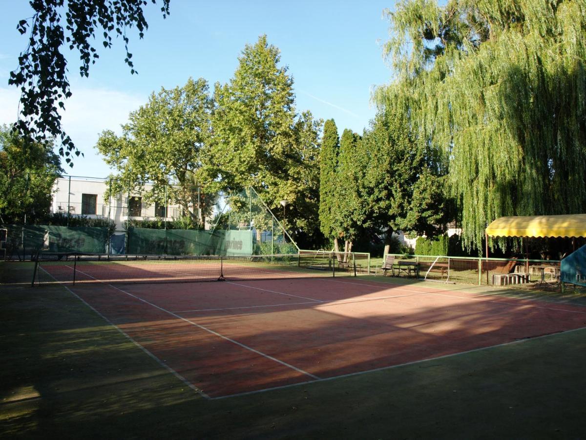 Garden Club Panzió Acomodação com café da manhã Balatonmáriafürdő Exterior foto