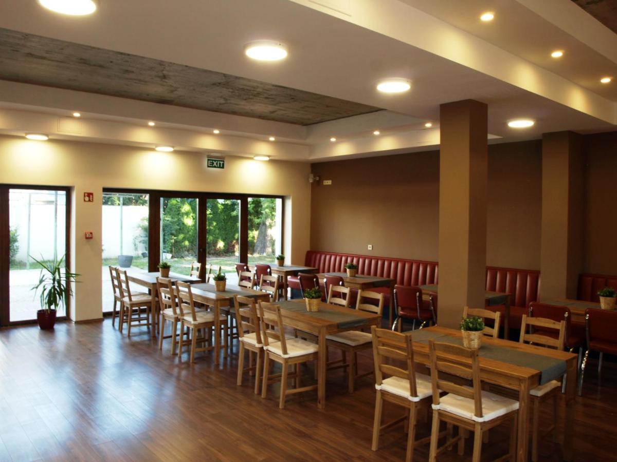 Garden Club Panzió Acomodação com café da manhã Balatonmáriafürdő Exterior foto