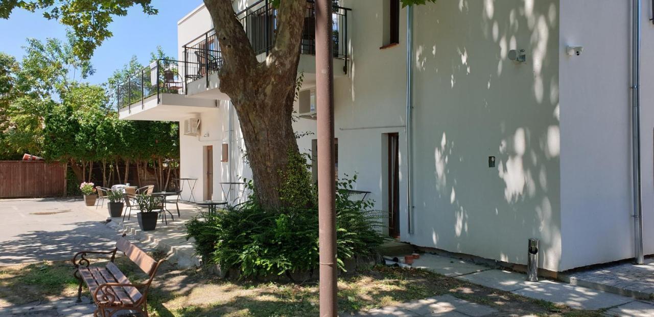 Garden Club Panzió Acomodação com café da manhã Balatonmáriafürdő Exterior foto