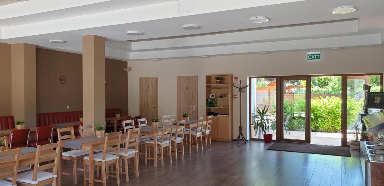 Garden Club Panzió Acomodação com café da manhã Balatonmáriafürdő Exterior foto